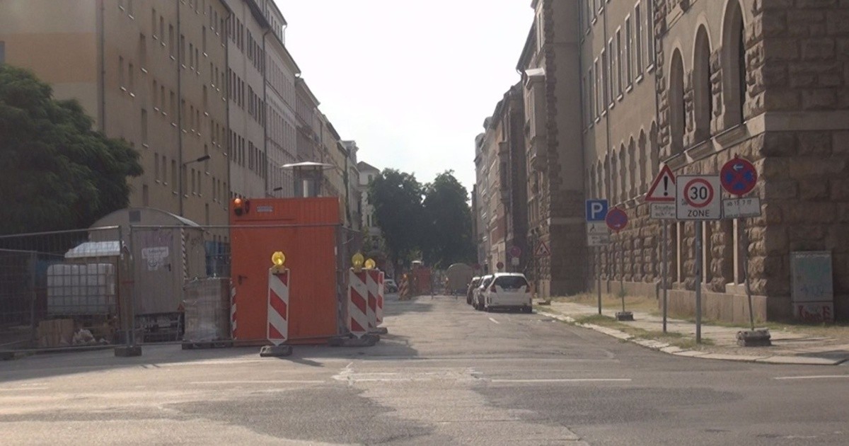 AlfredKästnerStraße wird von Schlaglöchern befreit SACHSEN FERNSEHEN
