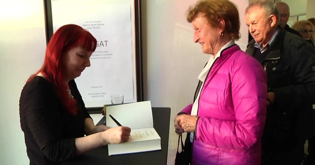 Sabine Ebert signiert ihr neuestes Buch SACHSEN FERNSEHEN