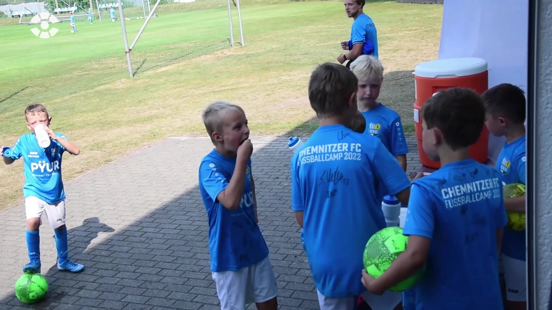 Chemnitzer Kinder trafen Fußballidole vom CFC SACHSEN FERNSEHEN