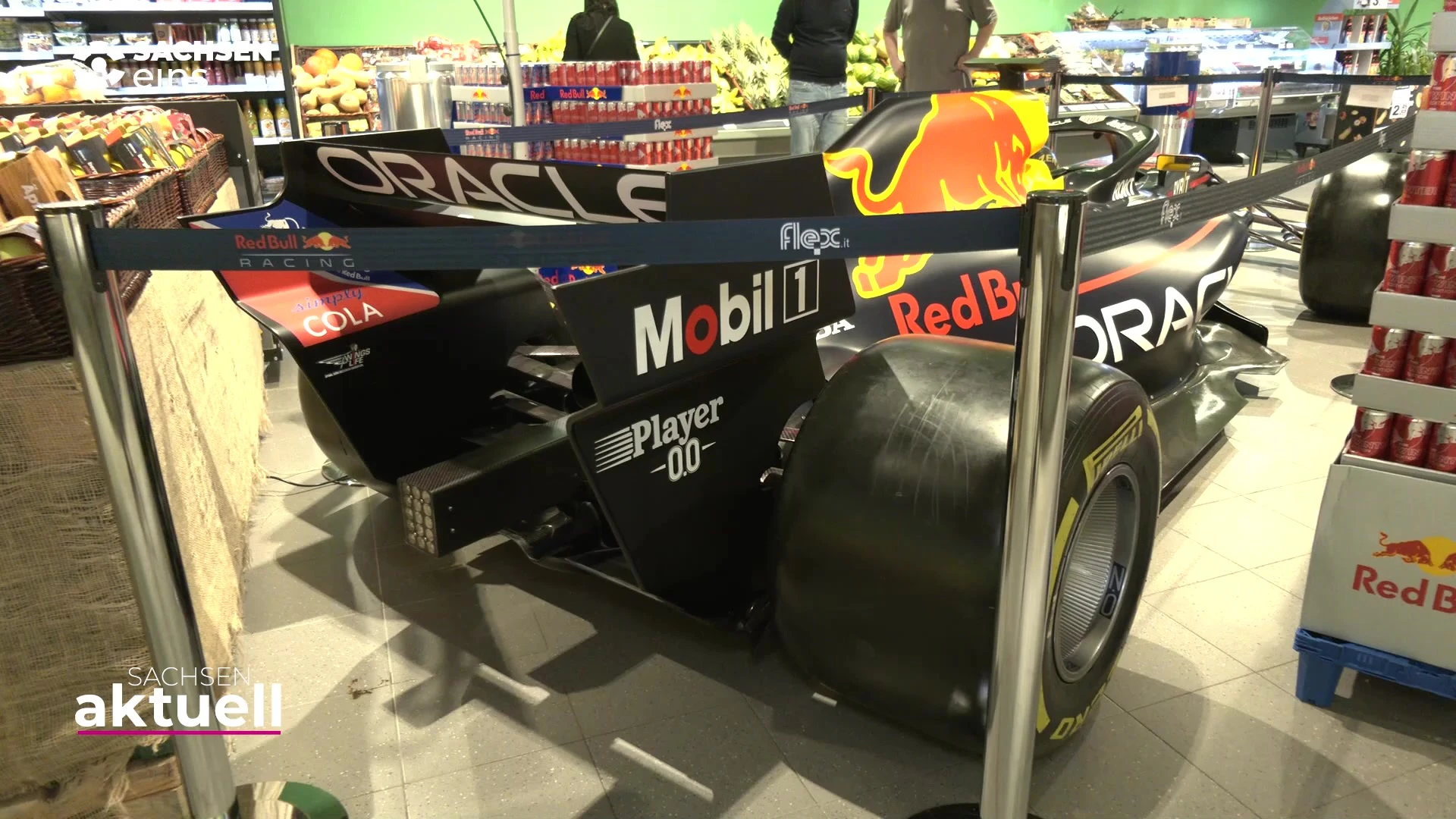 Formel 1 im Supermarkt- Weltmeisterauto in Falkenstein ausgestellt