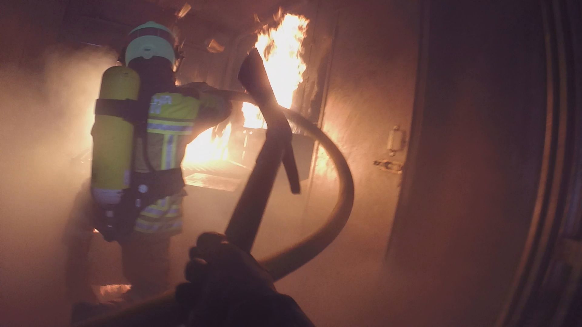 112 im Einsatz, Dresden, Feuerwehr, Notfall, Rettungswagen, Feuer, Einsatz, Brand, Feuerwache