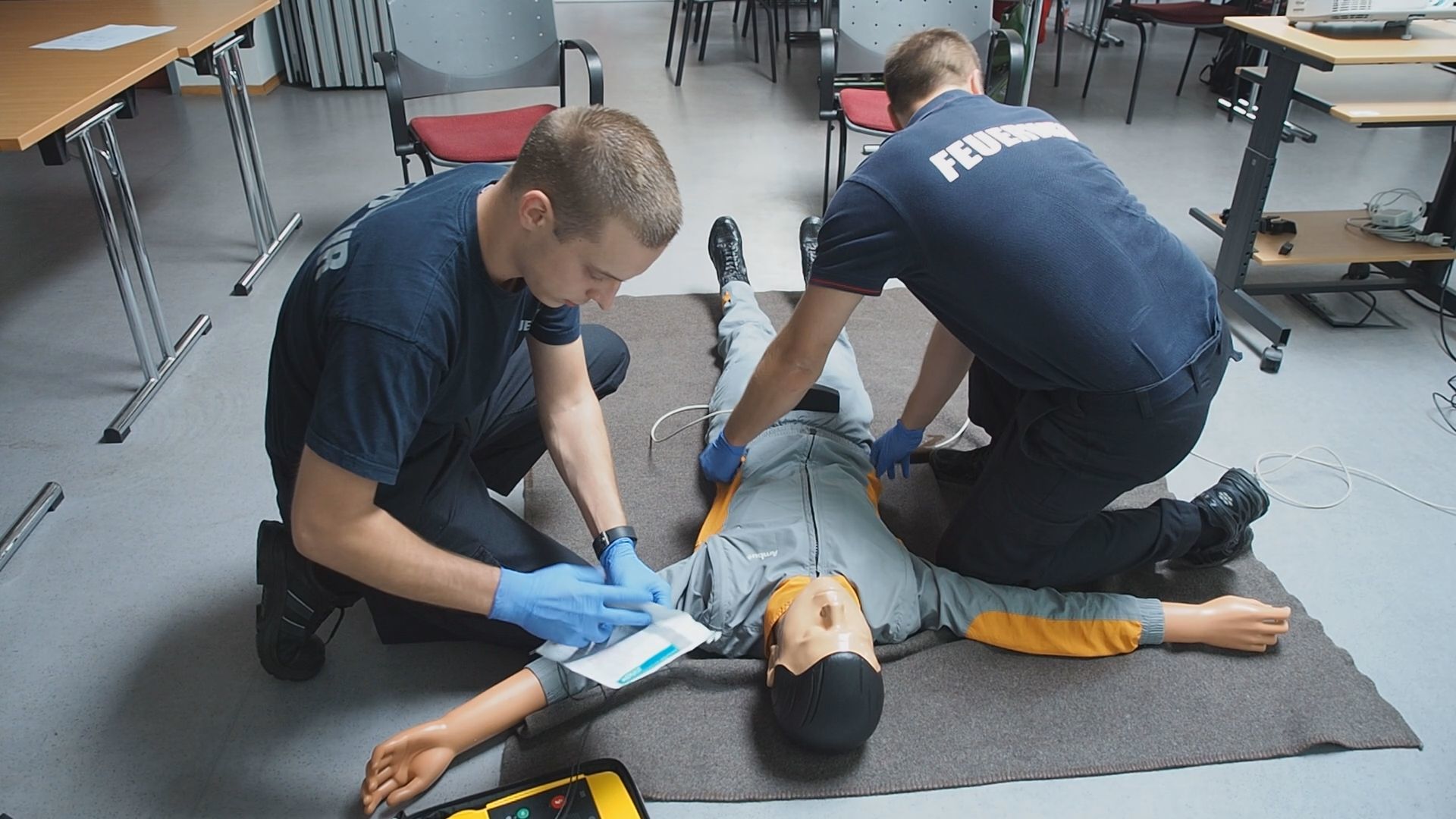 112, Im Einsatz, Feuerwehr, Brand, Feuer, Höhenrettung, Dresden, Wasserrettung, Elbe, Ertrinken, Notfall, Ausbildung, Fortbildung, Notfallsanitäter