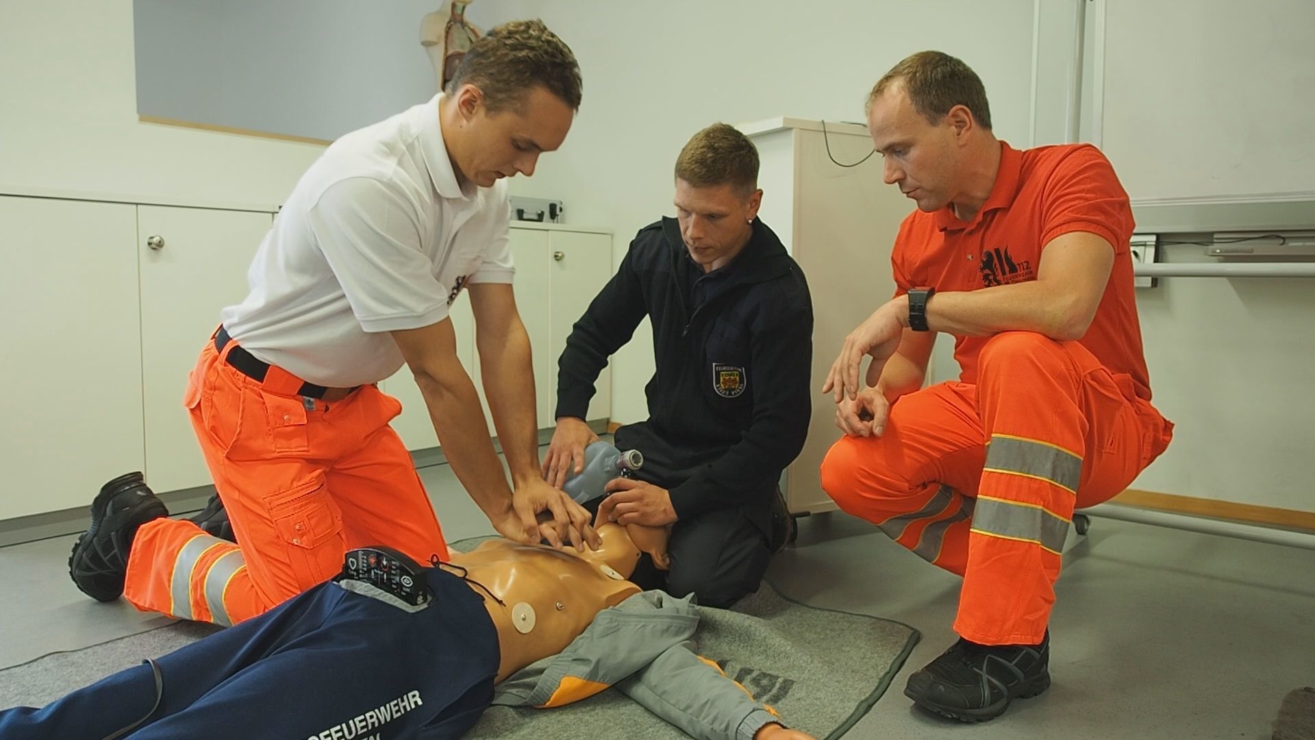 112, Im Einsatz, Feuerwehr, Brand, Feuer, Höhenrettung, Dresden, Wasserrettung, Elbe, Ertrinken, Notfall, Ausbildung, Fortbildung, Notfallsanitäter
