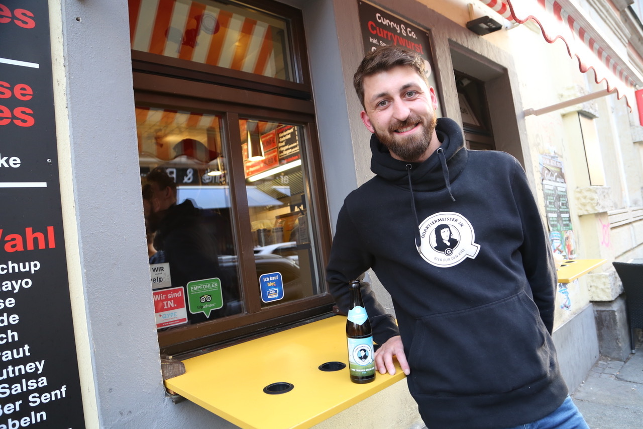 Nachtschicht, Quartiermeister, Bier, Trinken, Essen, Ausgehen, sozial, guter Zweck, Verein, Vereine, Dresden Fernsehen, Sachsen Fernsehen, Leipzig, Chemnitz, Video, Sophia Matthes, Susanne Meyer-Götz, Curry und Co., Dresdner Neustadt, Treberhilfer, Leihladen, Aktion Zivilcourage, KulturLeben Leipzig, Andre Weigold