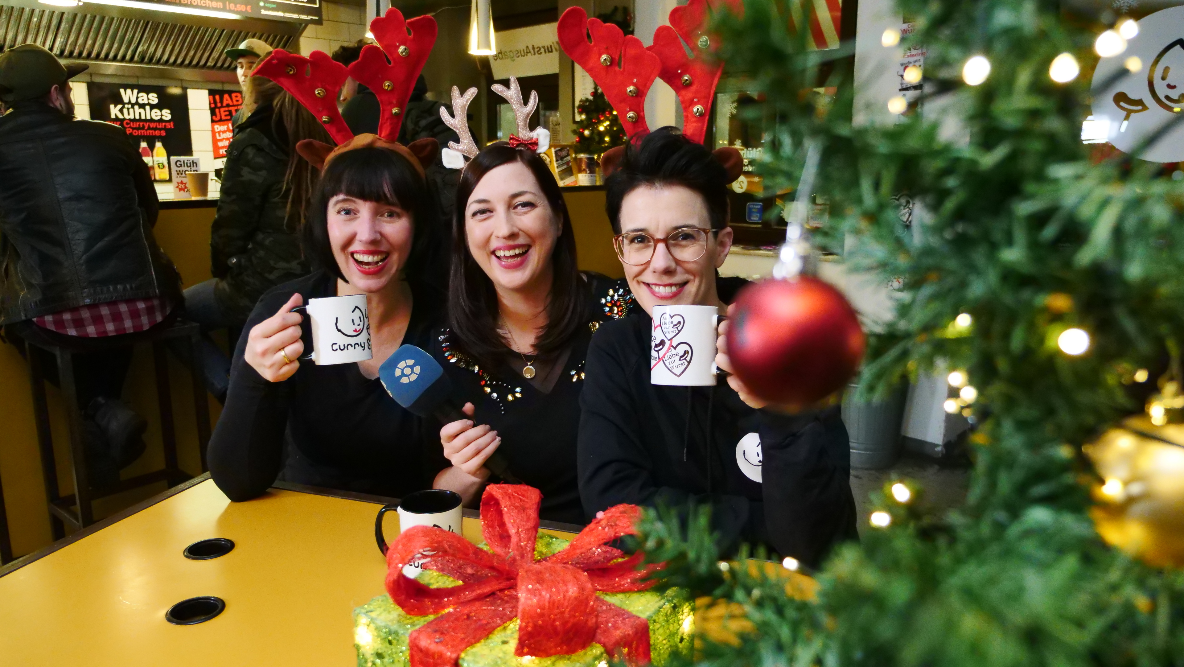 Nachtschicht, Curry und Co., Curry & Co., Dresden, Dresdner Neustadt, Talk, Talksshow, Best of, 2019, Video, Dresden Fernsehen, Sachsen Fernsehen, Sophia Matthes, Susanne Meyer-Götz, Simone Meyer-Götz, Fernsehen, TV, ganze Sendung, Essen, Currywurst, Sachsen