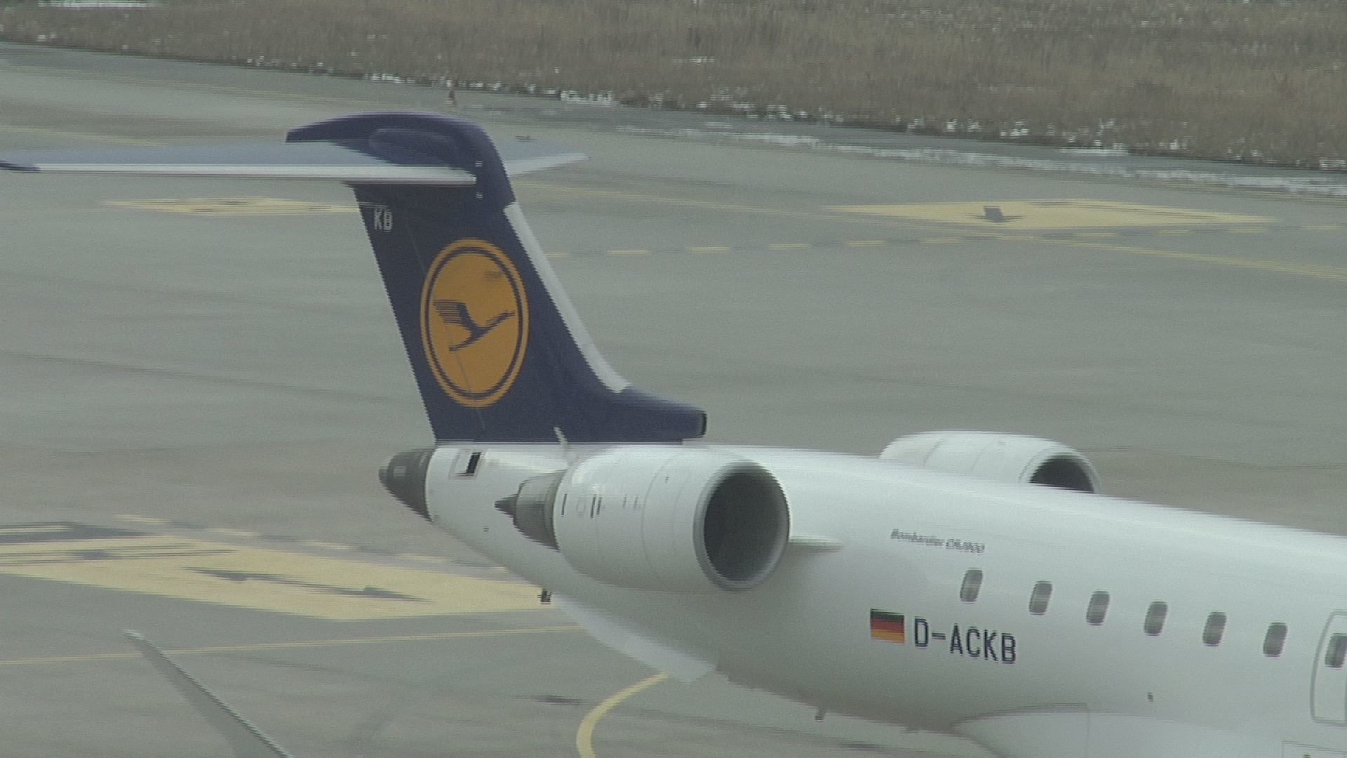 Eine Lufthansa Maschine macht sich auf den Weg