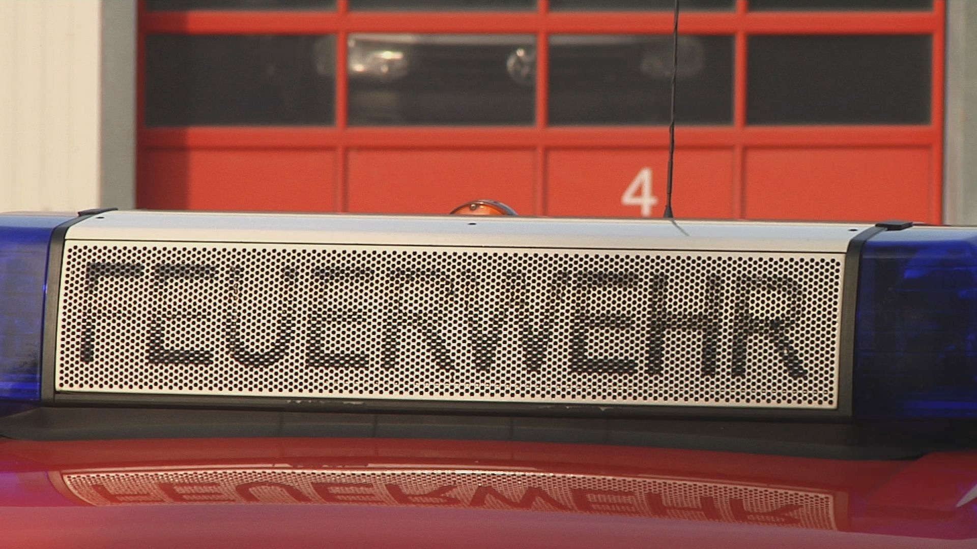 Feuerwehr bekämpft Waldbrand in der Gohrischheide