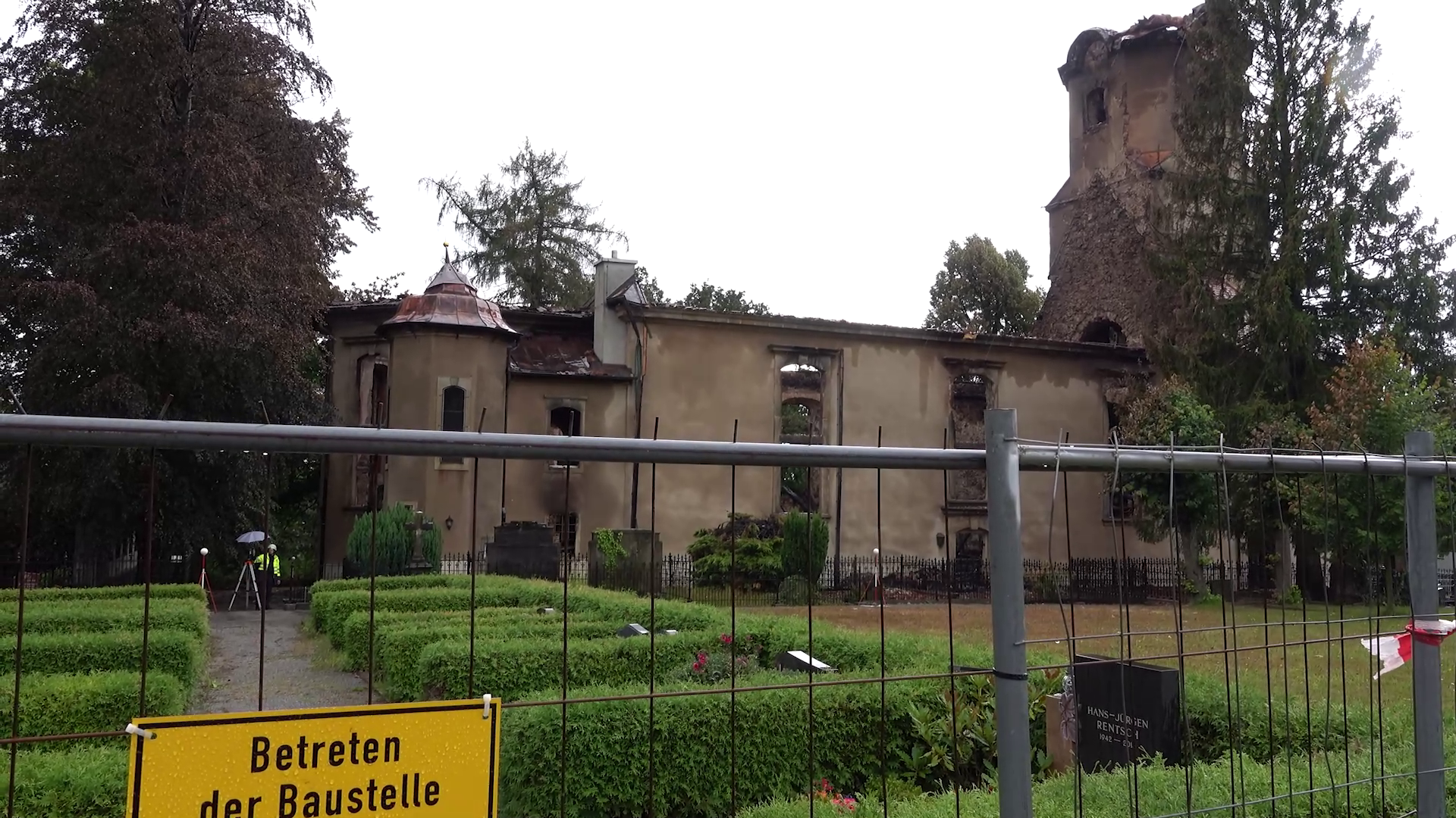 Abgebrannte Kirche in Gro&szlig;r&ouml;hrsdorf &ndash; So sieht es aktuell vor Ort aus