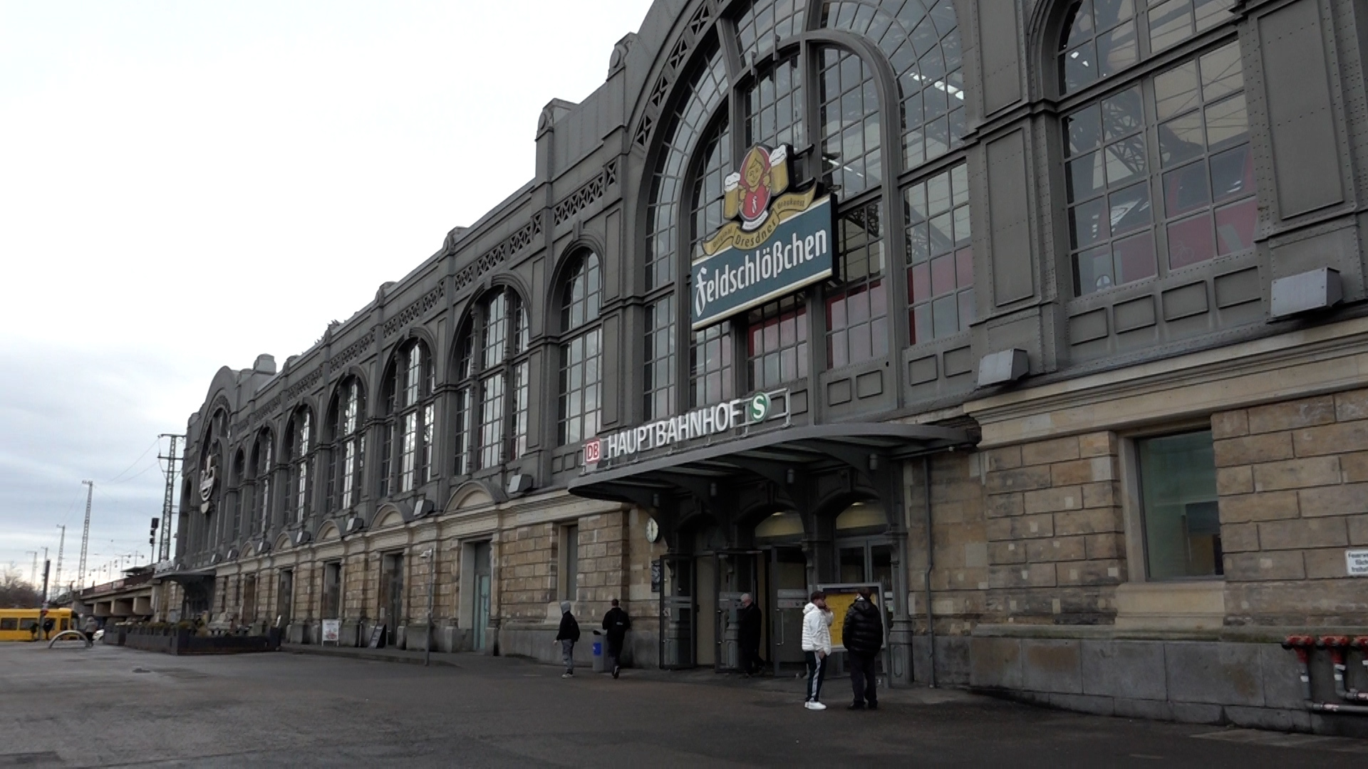 Waffe und Crystal Meth in Dresden entdeckt