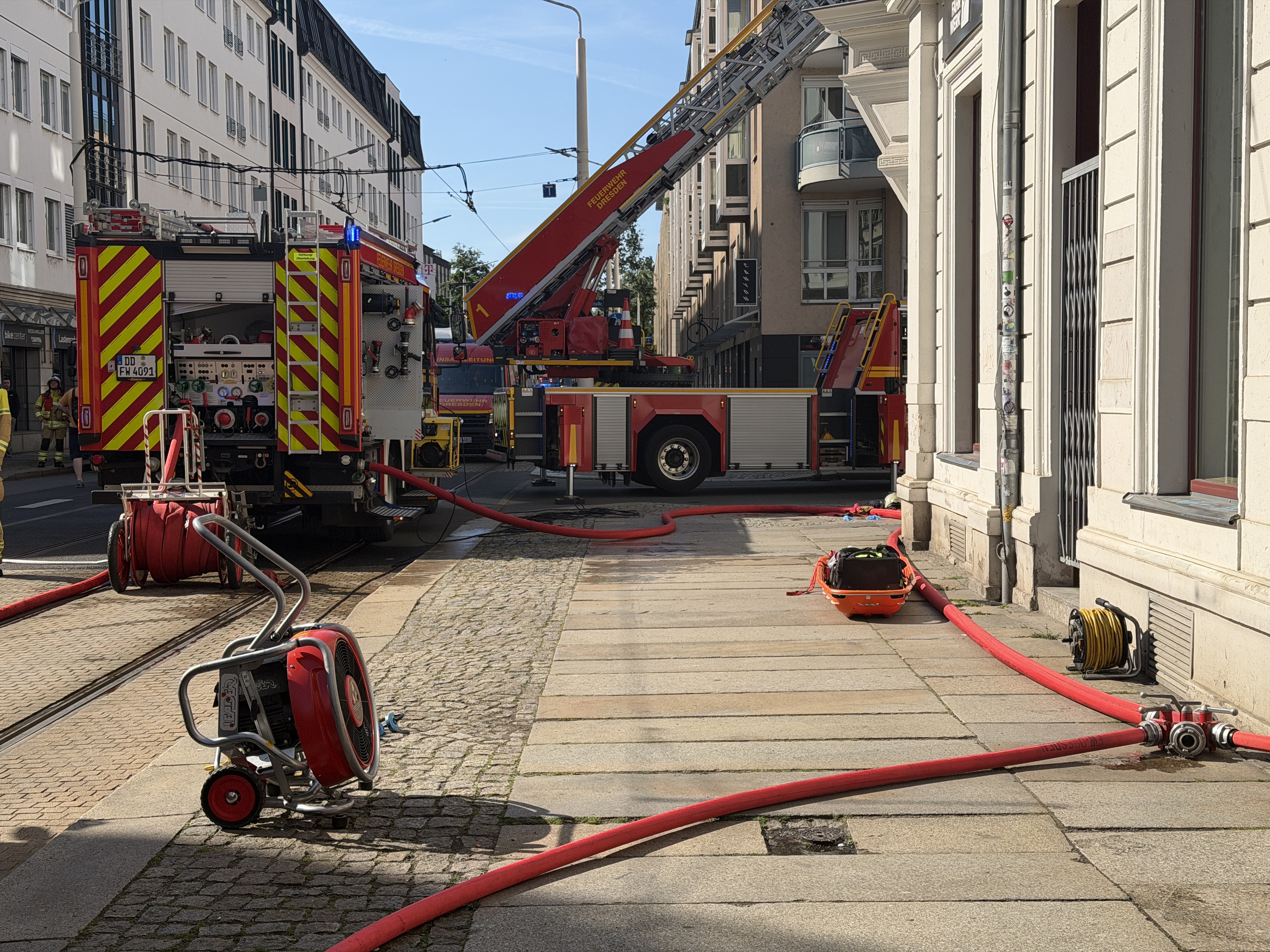 Wohnungsbrand in Dresdner Mehrfamilienhaus
