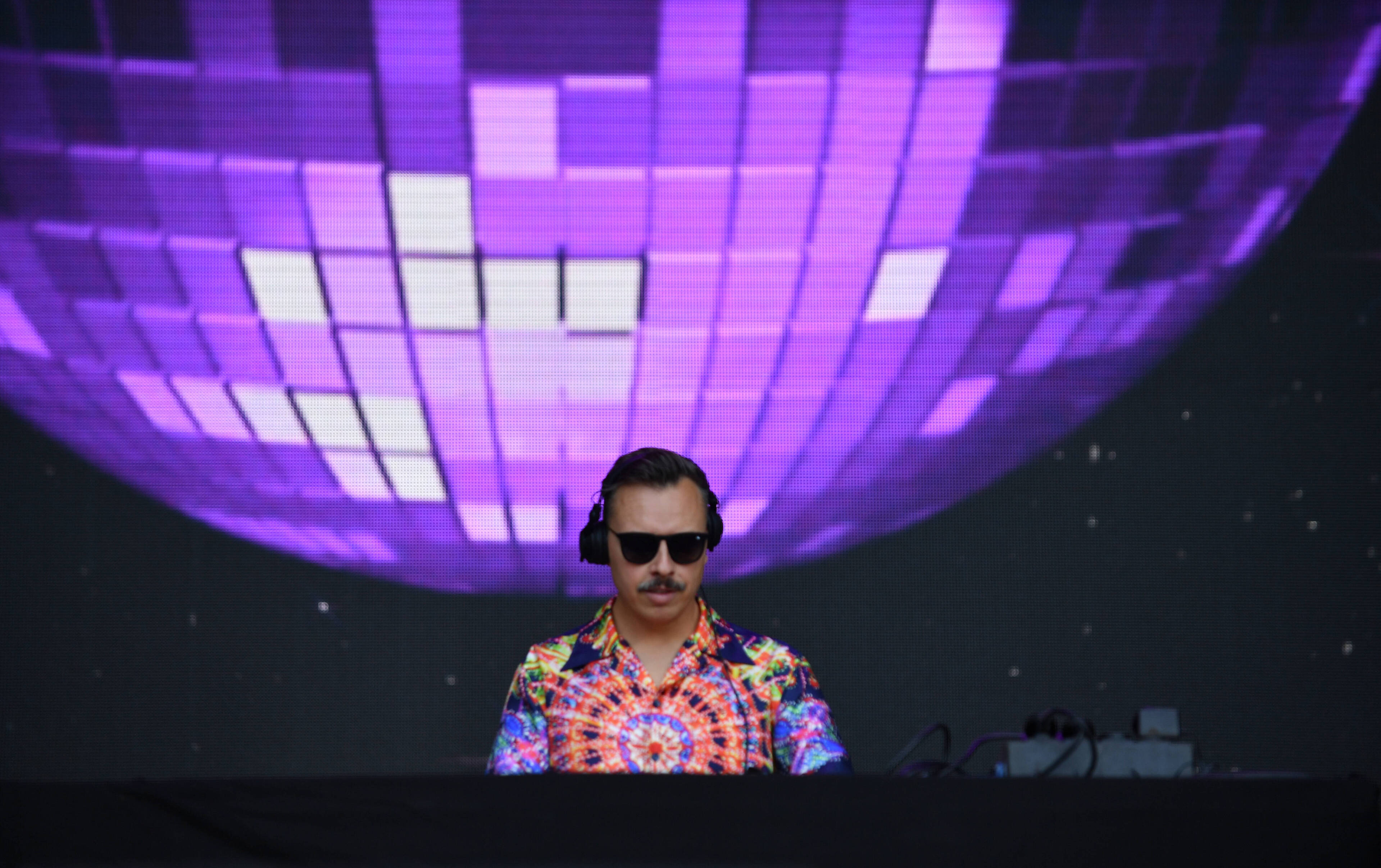 Purple Disco Machine zieht die gesundheitliche Notbremse