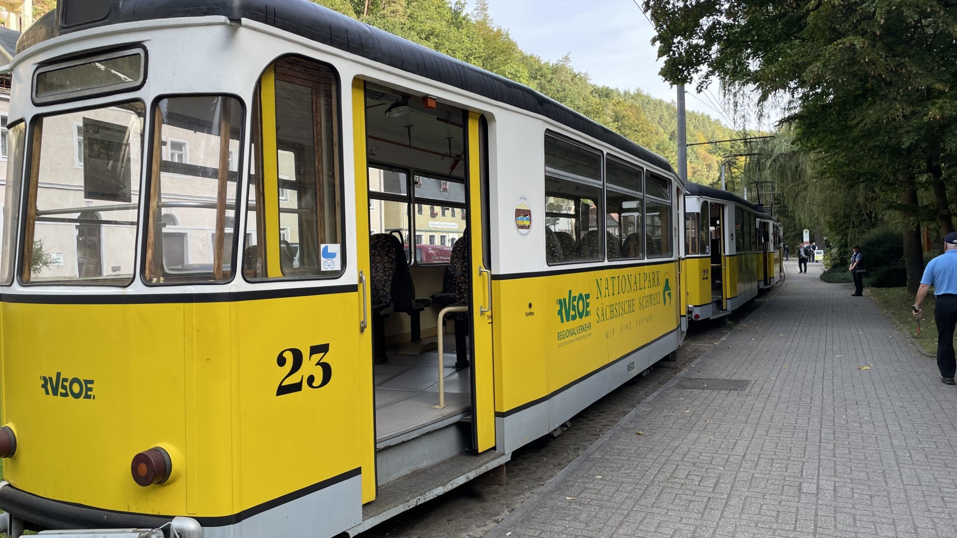 Auto kollidiert mit historischer Kirnitzschtalbahn