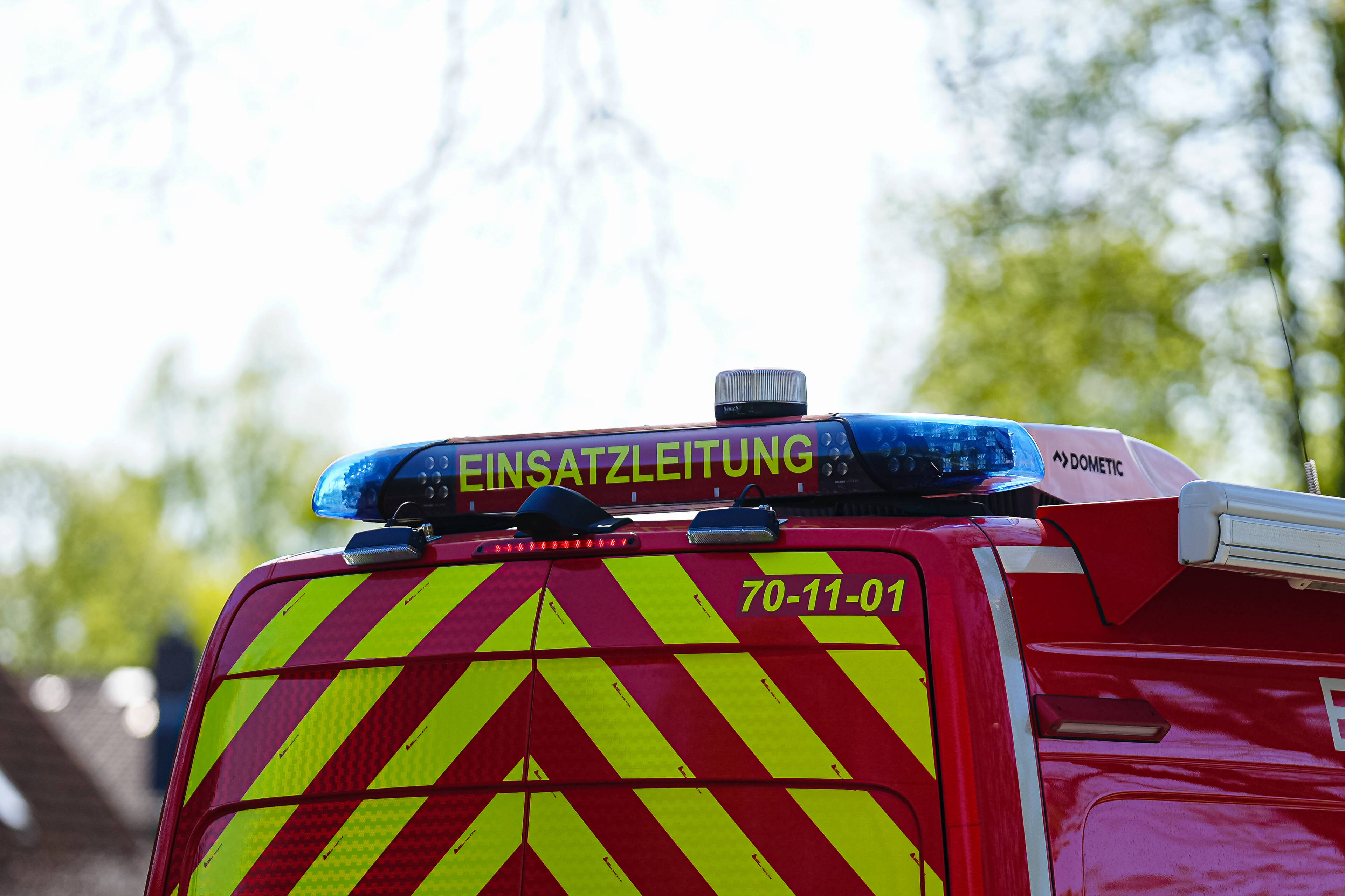 Wohnungsbrand in Dresden: Feuerwehrmann verletzt