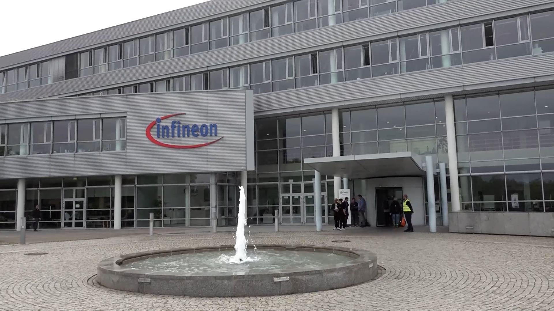 Infineon eröffnet Chipfabrik in Dresden