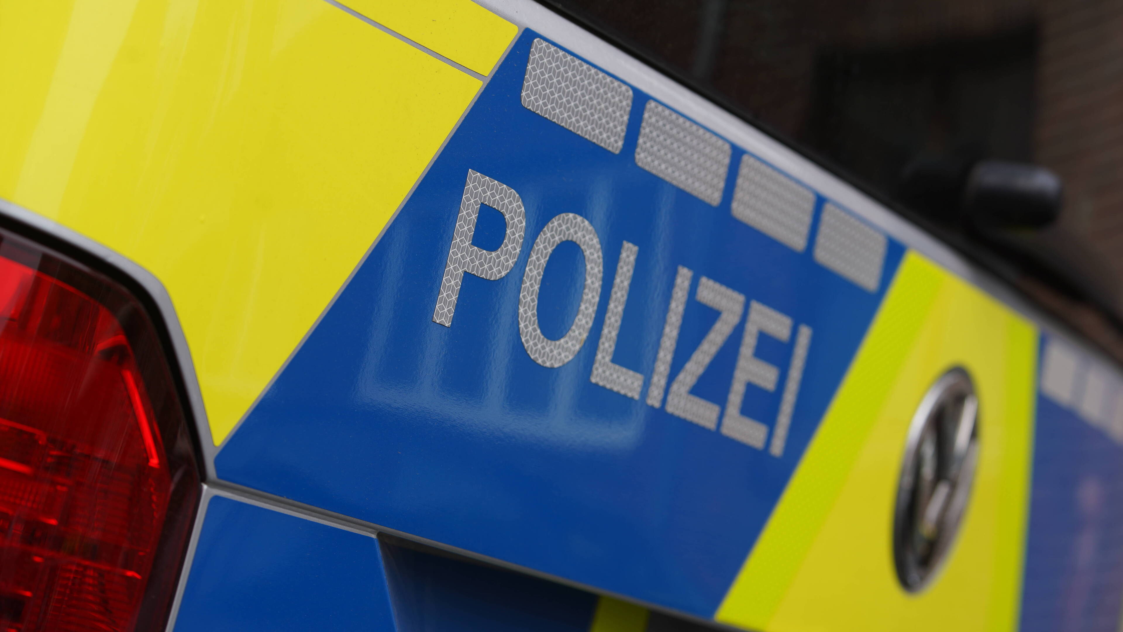 Angriff auf Polizeiposten in Leipzig-Connewitz