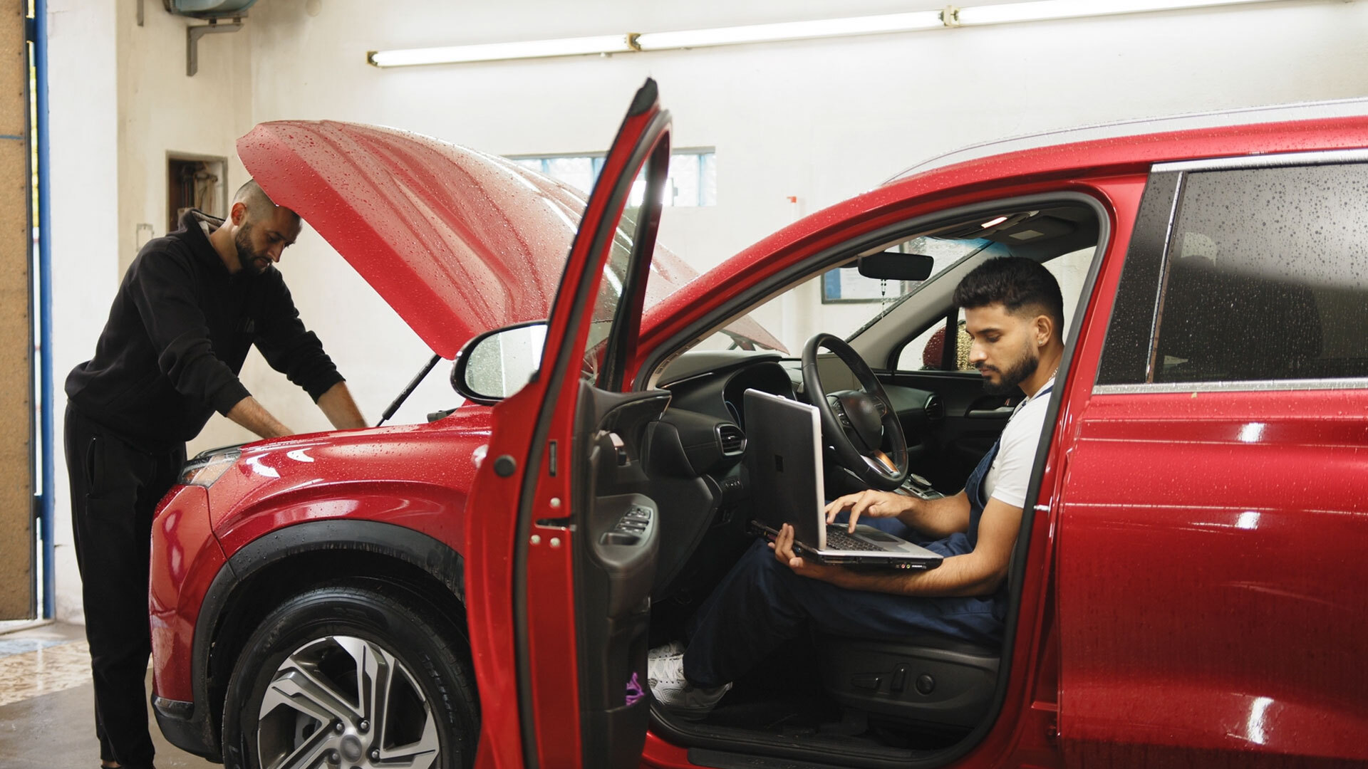 Verständnis moderner Fahrzeugtechnik: Wie Systeme zusammenarbeiten und warum es mir als Mechaniker wichtig ist