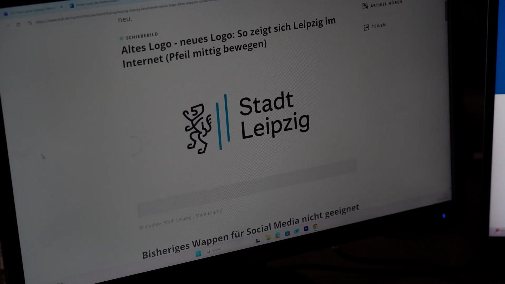 Fahrradgarage und Leipzig-Logo im Schwarzbuch