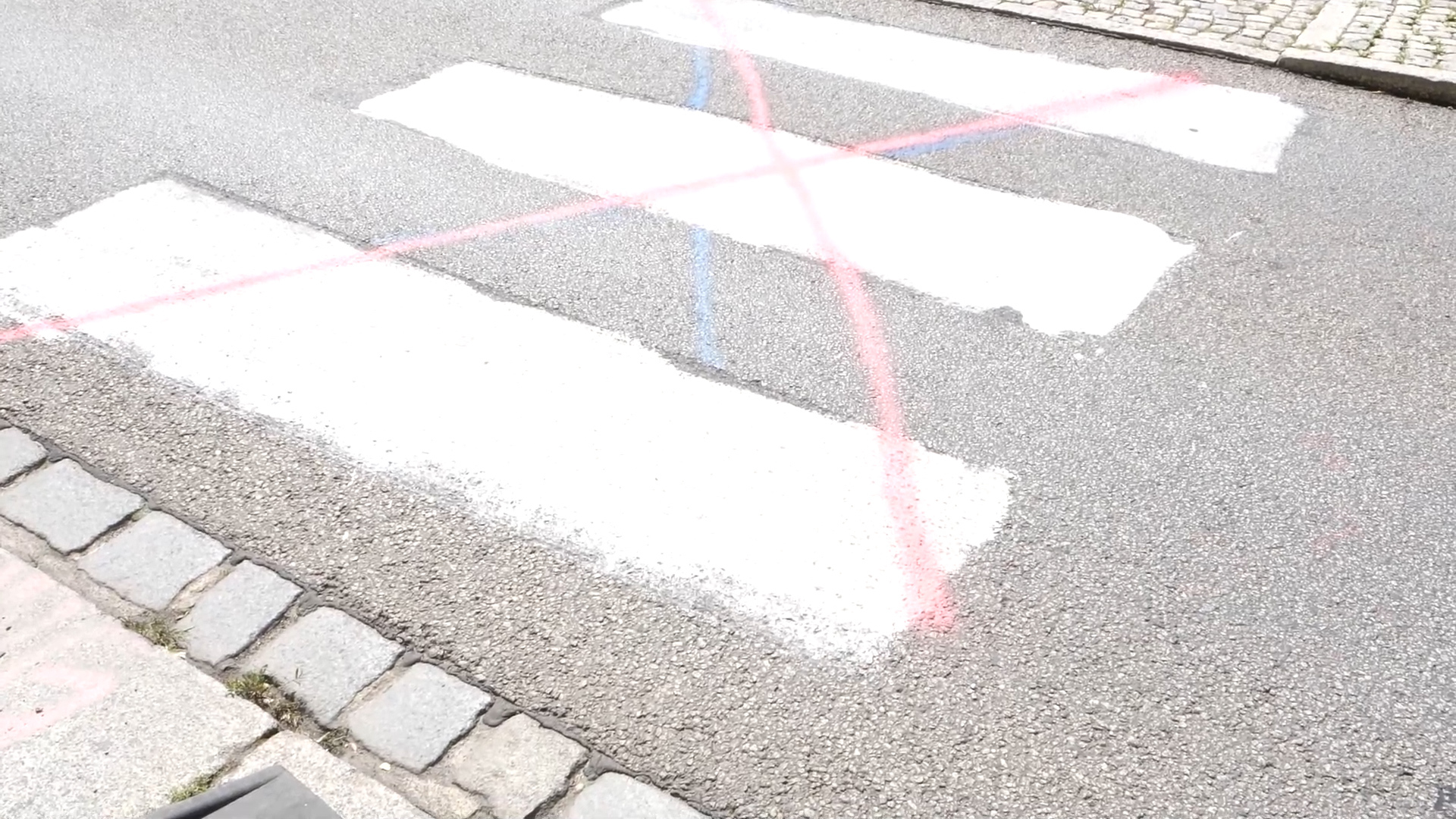 Dresden baut echten Zebrastreifen vor Musikschule