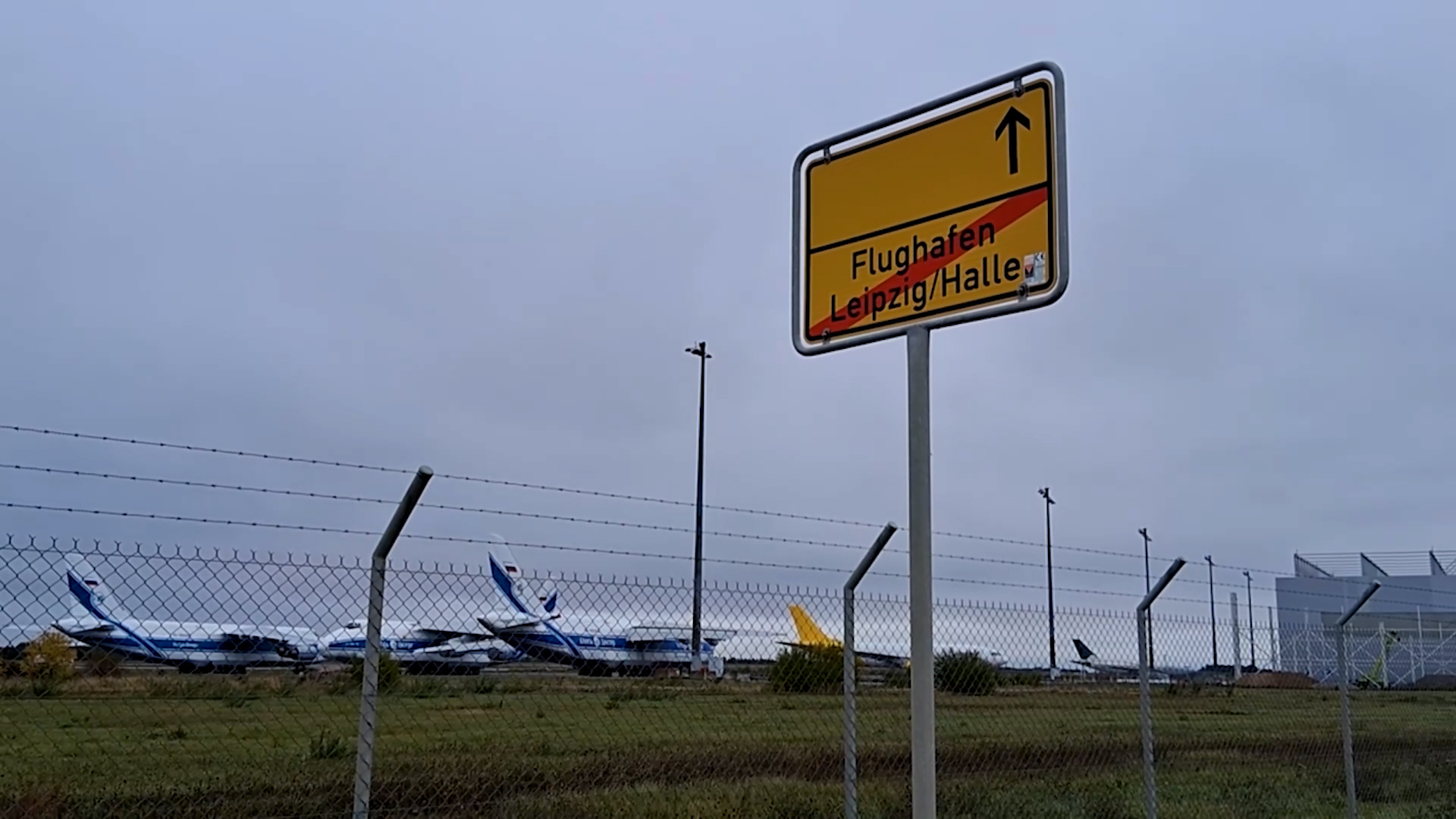Fahrübung endet mit Crash am Flughafen Leipzig